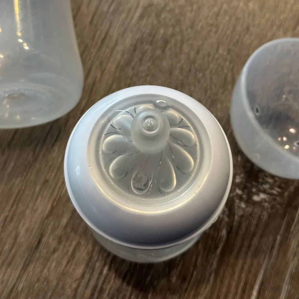 Bundle of 4 Phillips avent baby bottles